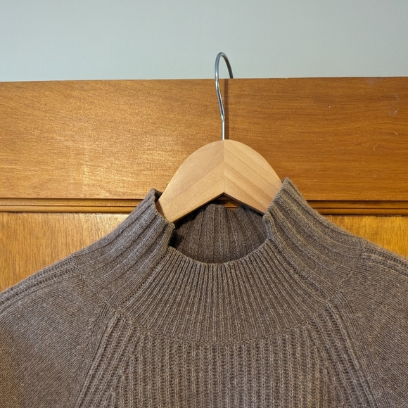 Everlane The Cashmere Ribbed Turtleneck | Size Small - Picture 6 of 16